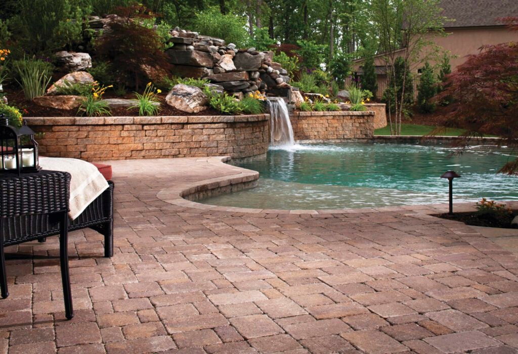 Dublin Cobble® pool deck