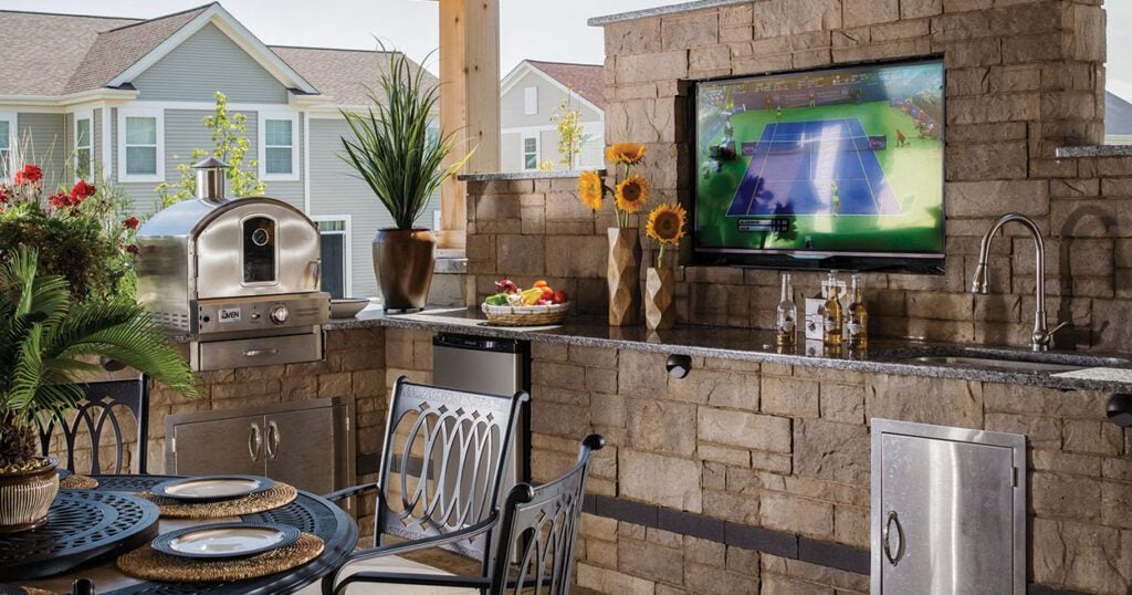 tips for selling outdoor kitchens