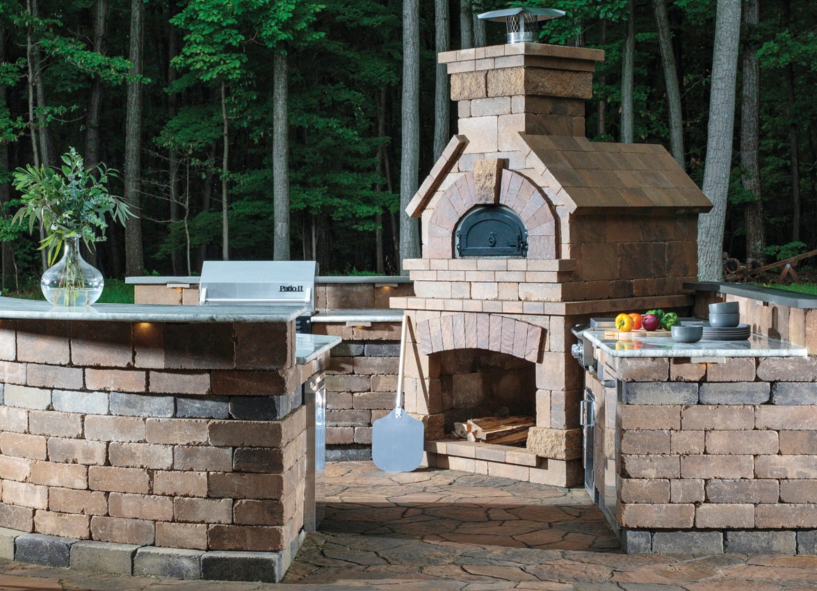 https://www.belgard.com/wp-content/uploads/2021/03/Outdoor-kitchen-with-a-pizza-oven.jpg