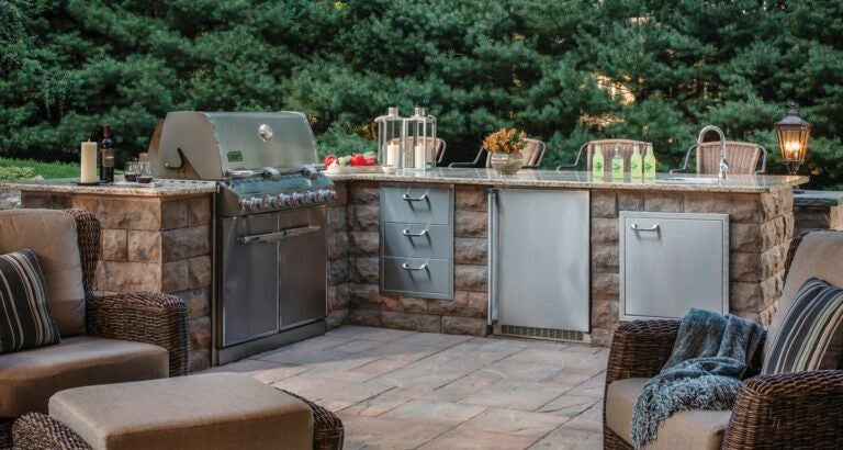 Find Out What's Cooking in the Latest Outdoor Kitchen Design Trends